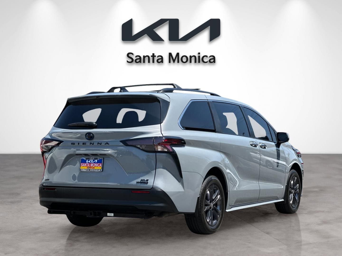 Used 2024 Toyota Sienna XLE Woodland Edition AWD/4WD image 6