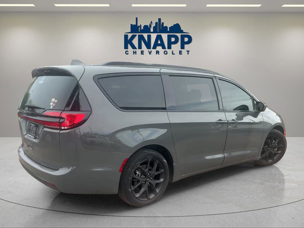 Used 2021 Chrysler Pacifica Touring-L w/ Premium & Safety Sphere Group FWD image 5