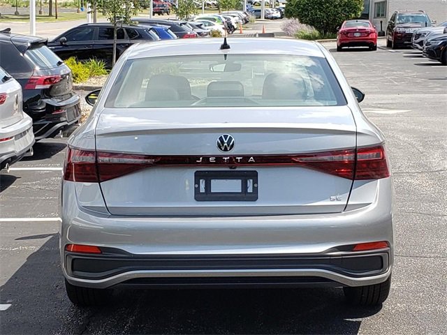 New 2025 Volkswagen Jetta SE image 4