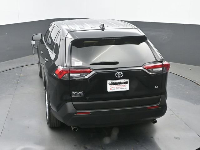 Used 2025 Toyota RAV4 LE image 29