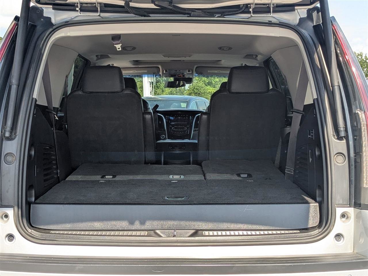 Used 2017 Cadillac Escalade Luxury AWD/4WD image 34
