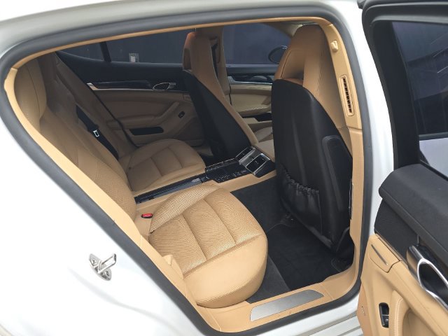 Used 2015 Porsche Panamera RWD image 29