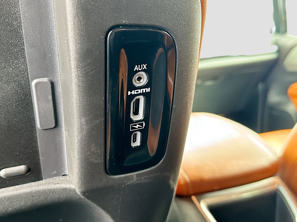 Used 2024 Chrysler Pacifica Pinnacle FWD image 41