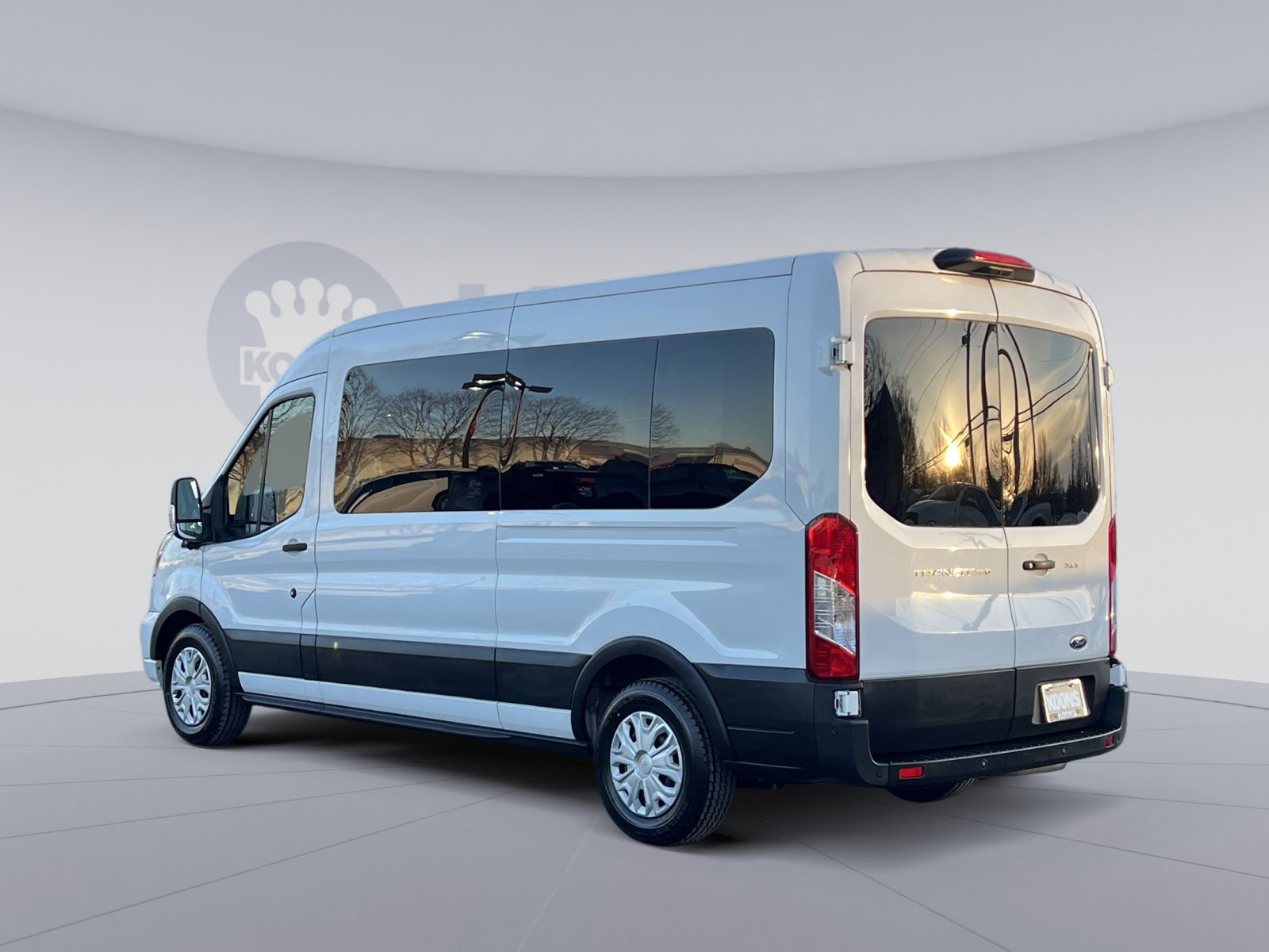 Used 2023 Ford Transit 350 XLT image 4