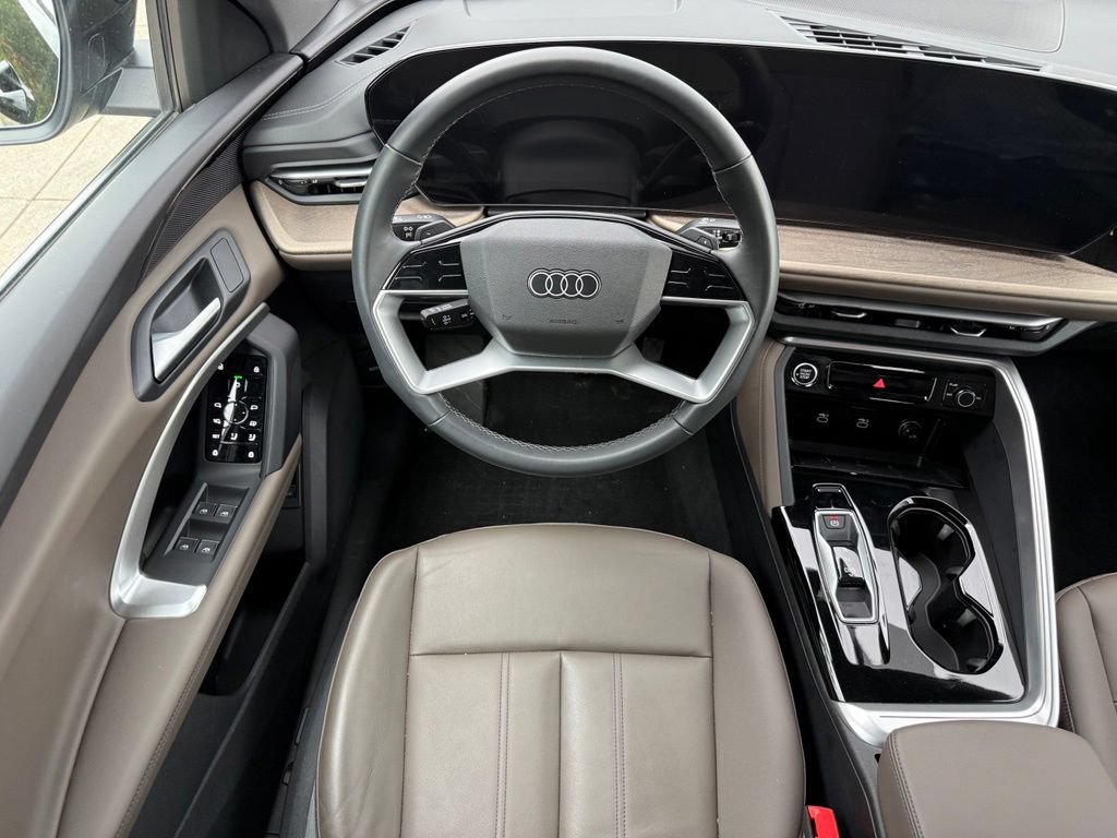 Used 2025 Audi Q5 Premium w/ Convenience Package AWD/4WD image 32