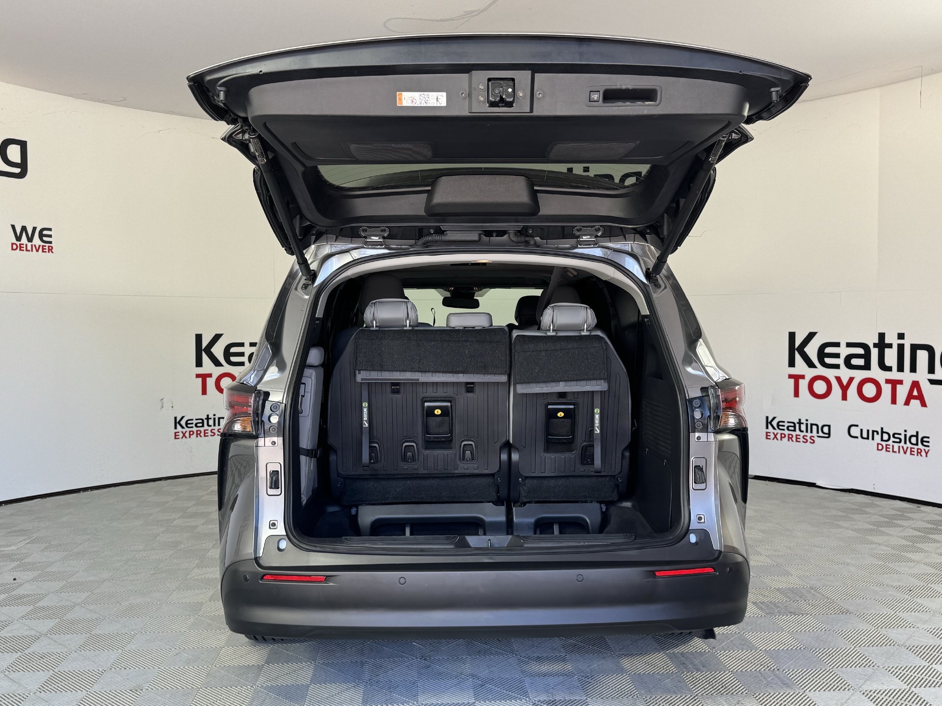 Certified 2026 Toyota Sienna XLE FWD image 19