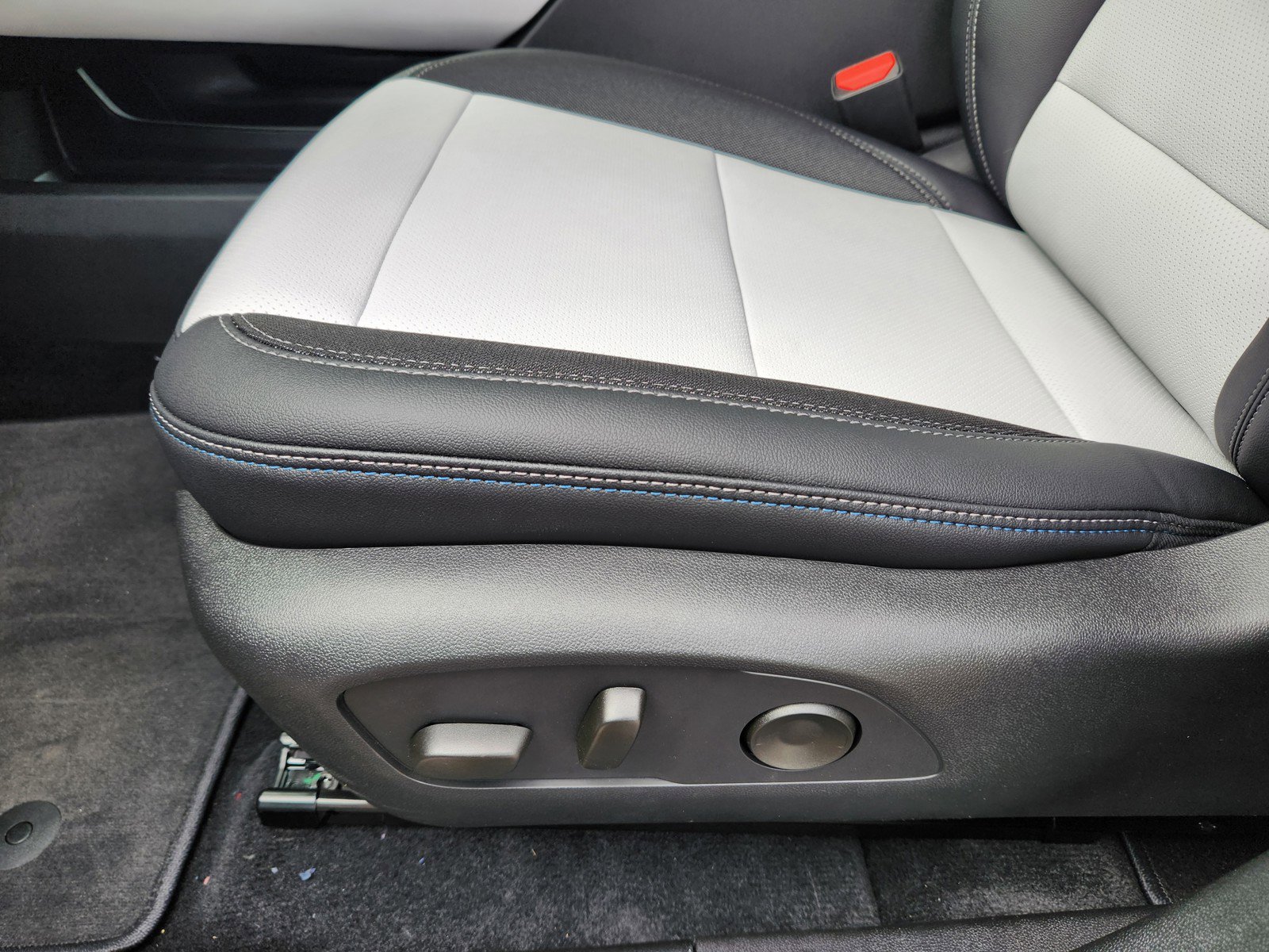 New 2026 Chevrolet Equinox EV LT image 18