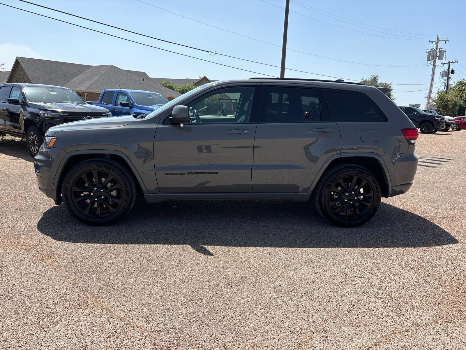 Used 2021 Jeep Grand Cherokee Laredo X RWD image 2