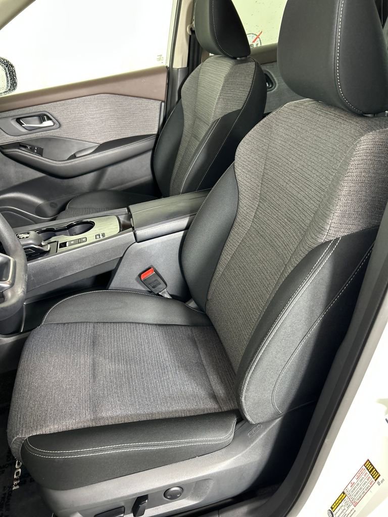 Used 2023 Nissan Rogue SV image 19