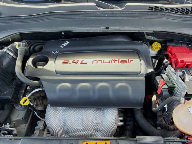 Used 2019 Jeep Renegade Latitude w/ Cold Weather Group image 28