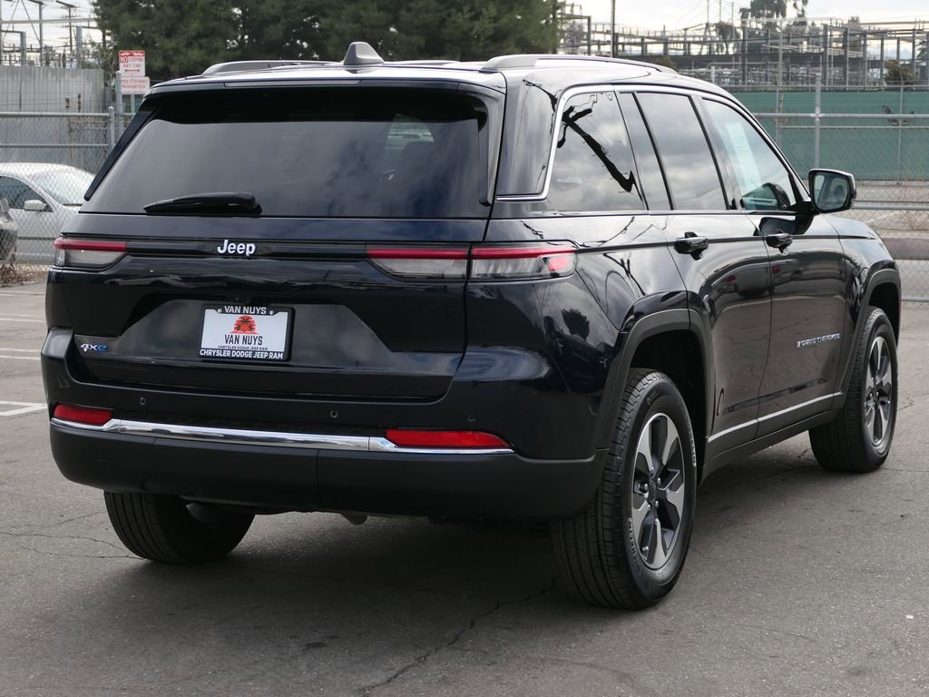Used 2023 Jeep Grand Cherokee 4WD 4xe image 3