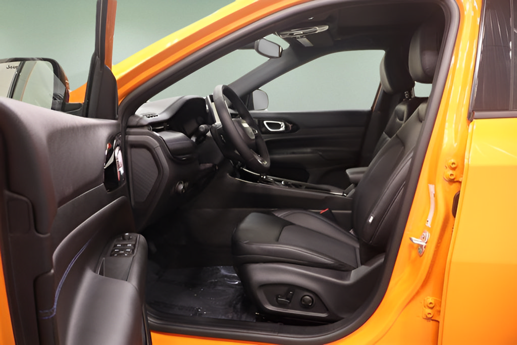 New 2026 Jeep Compass Latitude w/ Sun and Sound Group AWD/4WD image 11