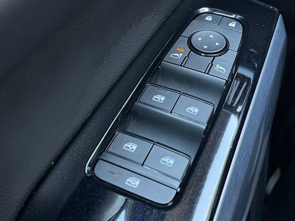 Used 2025 Nissan Pathfinder SL AWD/4WD image 12