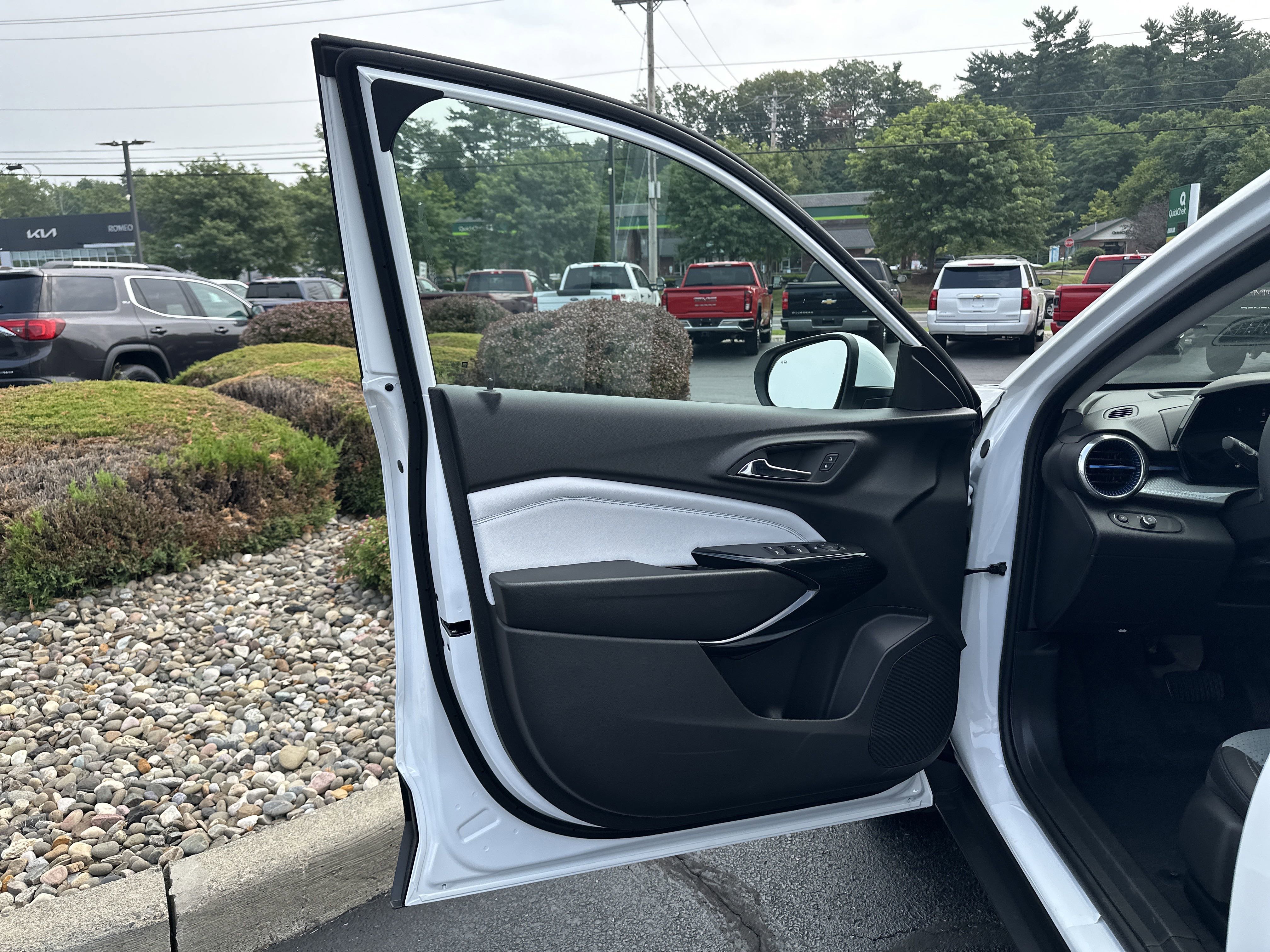 New 2025 Chevrolet Trax LT w/ Driver Confidence Package image 11