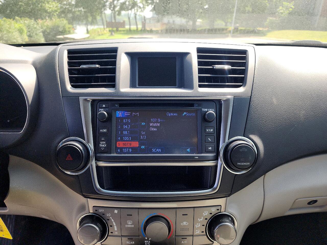 Used 2013 Toyota Highlander 4WD image 17