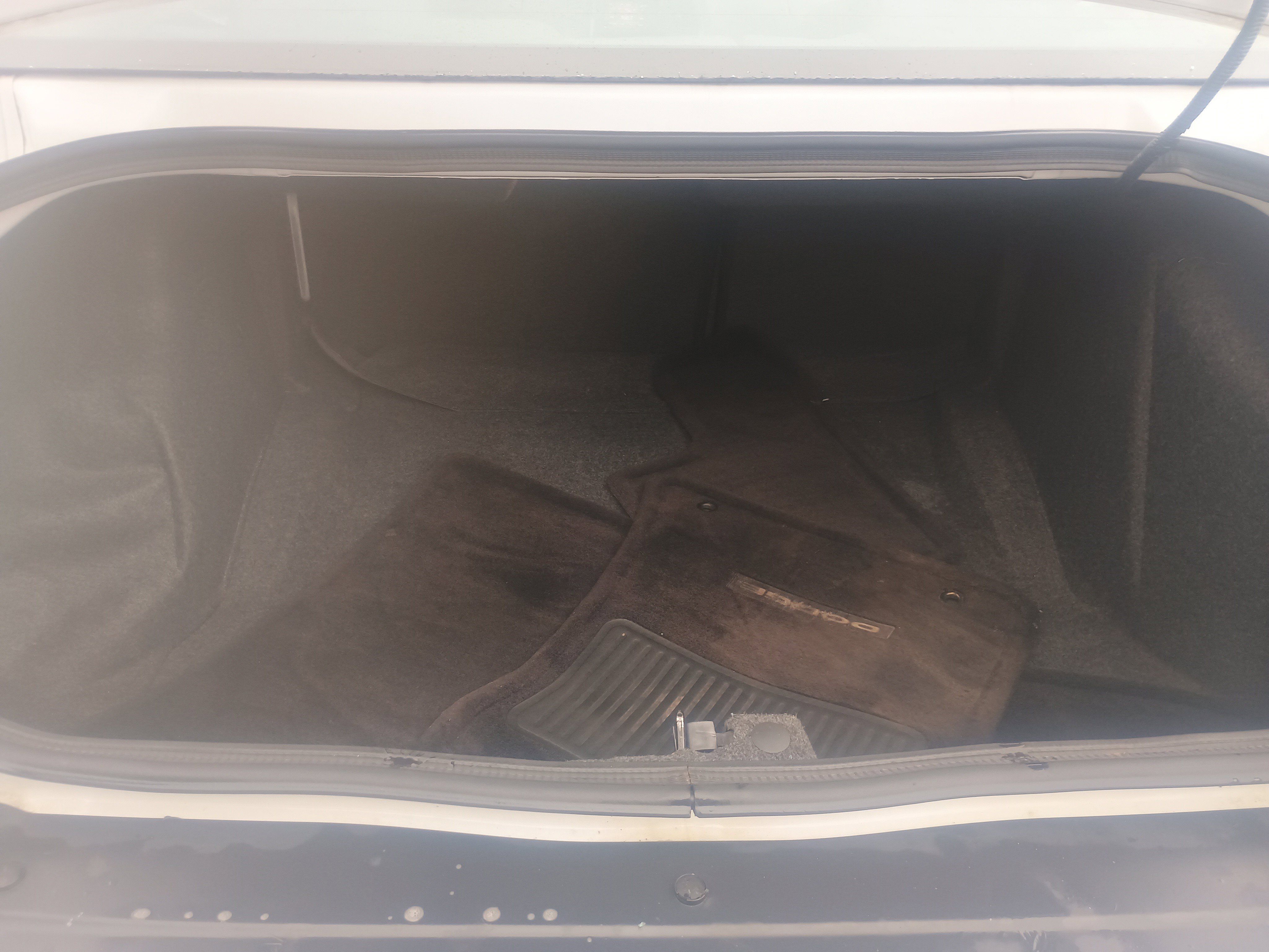 Used 2016 Dodge Challenger SXT image 8