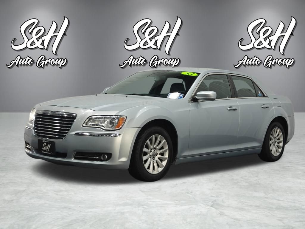 Used 2013 Chrysler 300 w/ Driver Convenience Group image 13