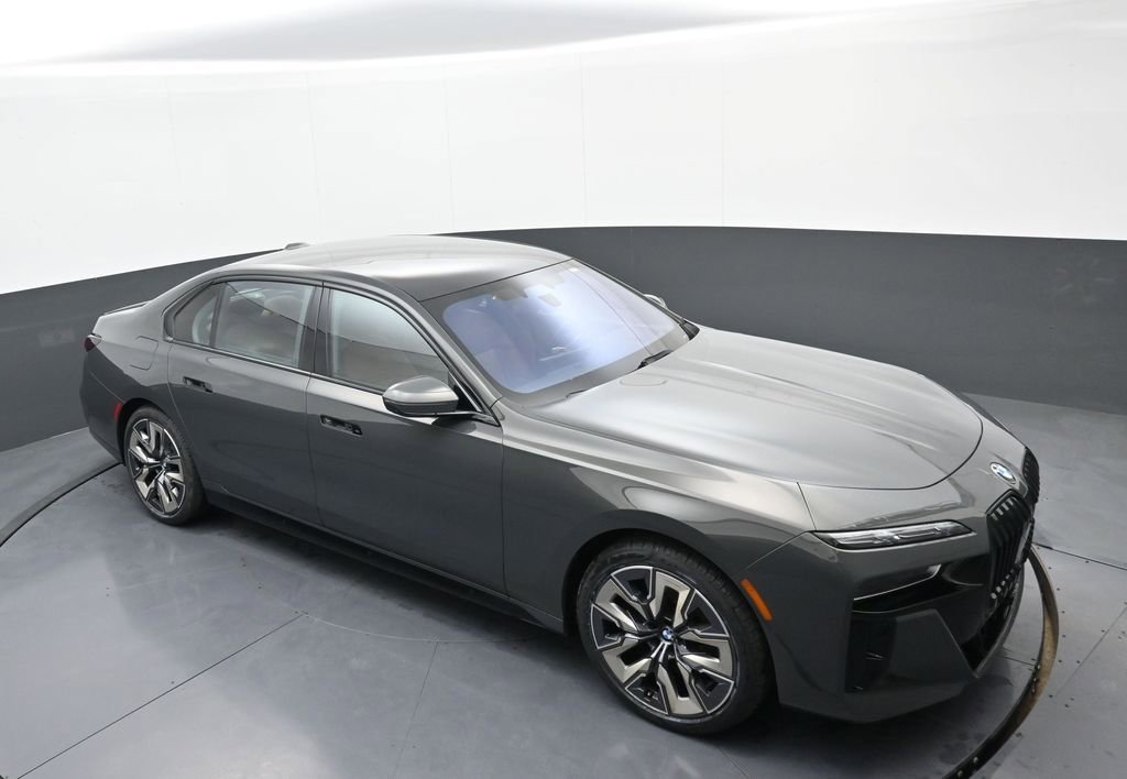 Used 2023 BMW 760i xDrive w/ Executive Package image 33