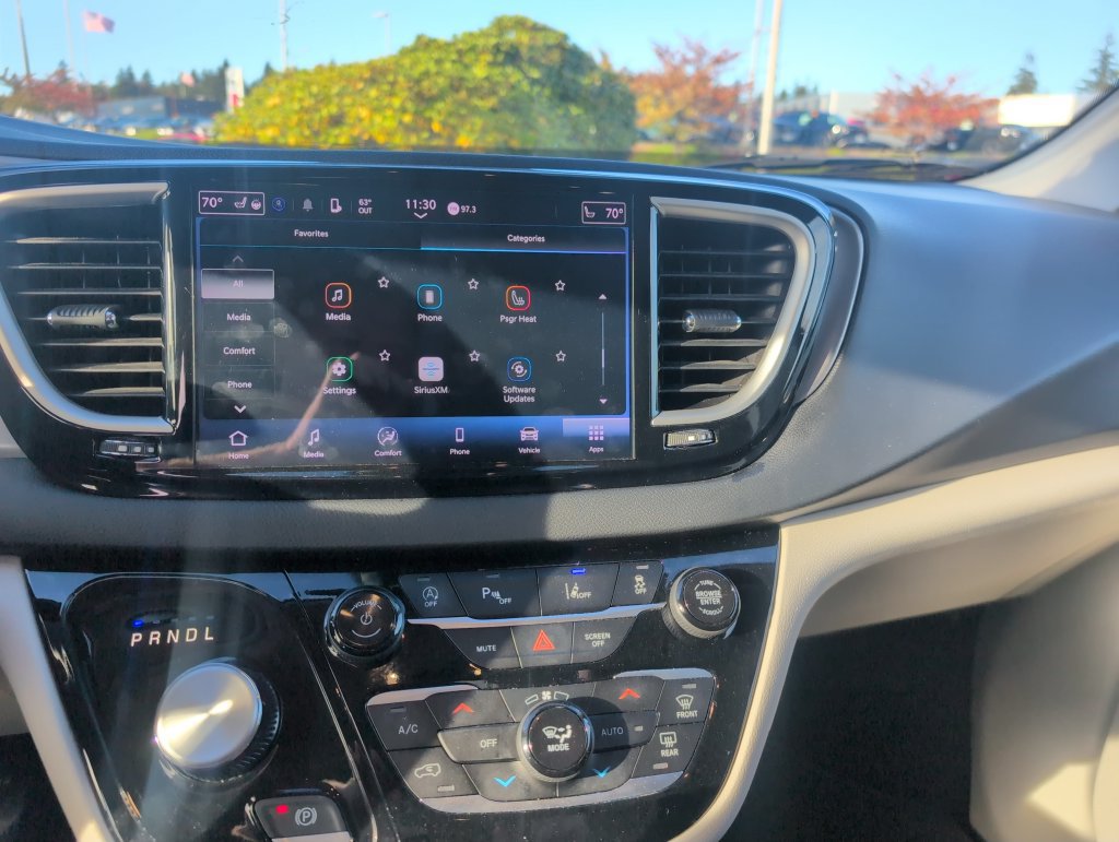 Used 2024 Chrysler Pacifica Touring-L FWD image 25