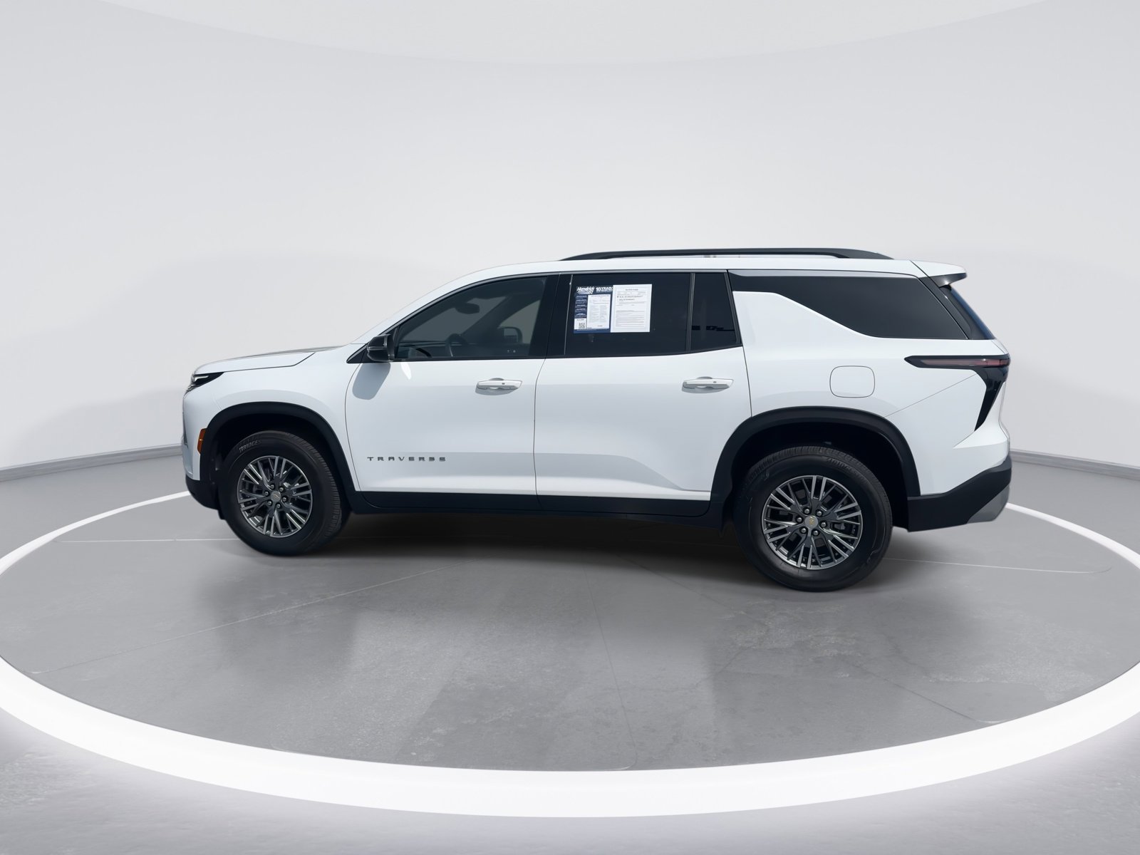 Used 2025 Chevrolet Traverse LT FWD image 6