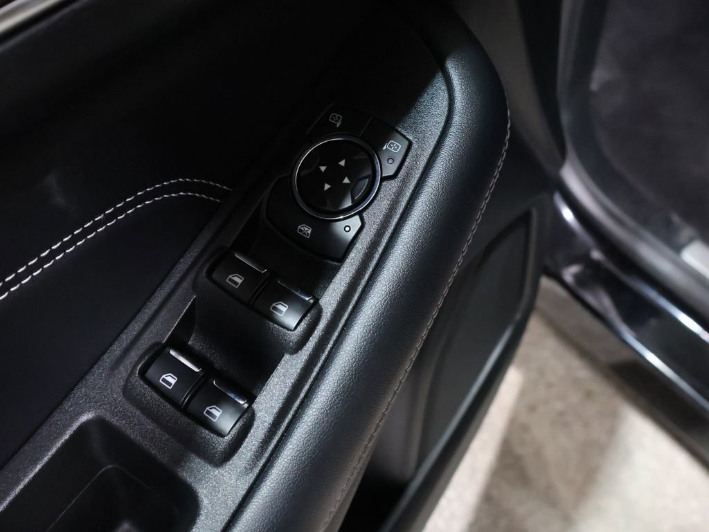 Used 2024 Ford Edge Titanium image 13