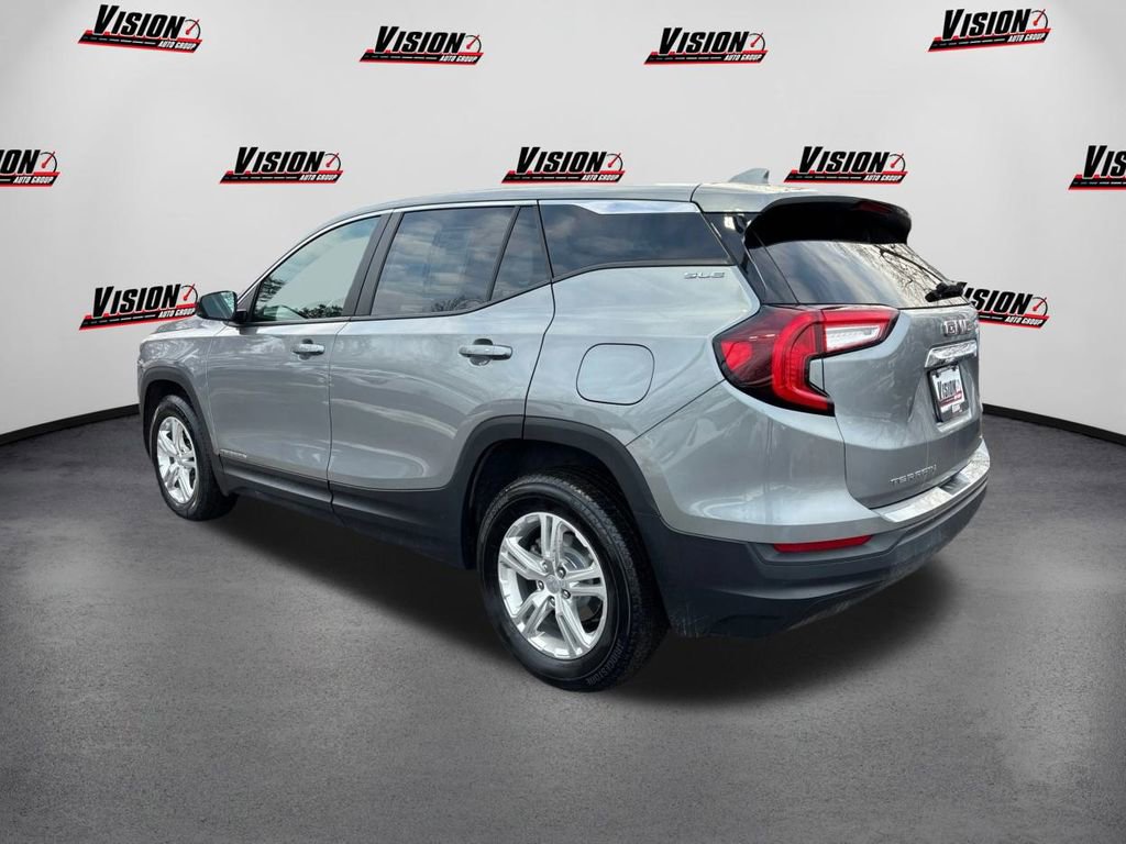 Used 2024 GMC Terrain SLE image 7