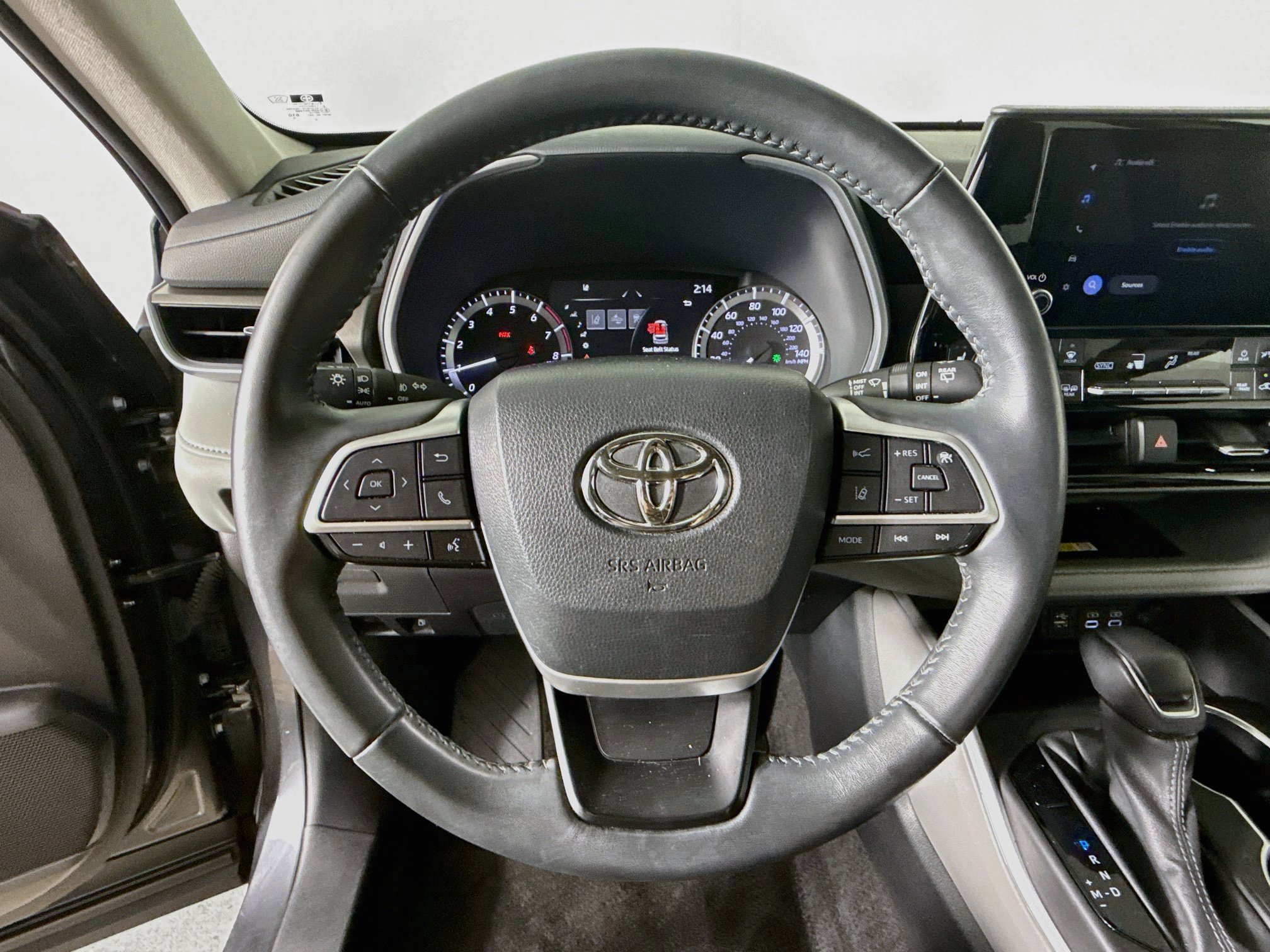 Used 2023 Toyota Highlander XLE FWD image 11