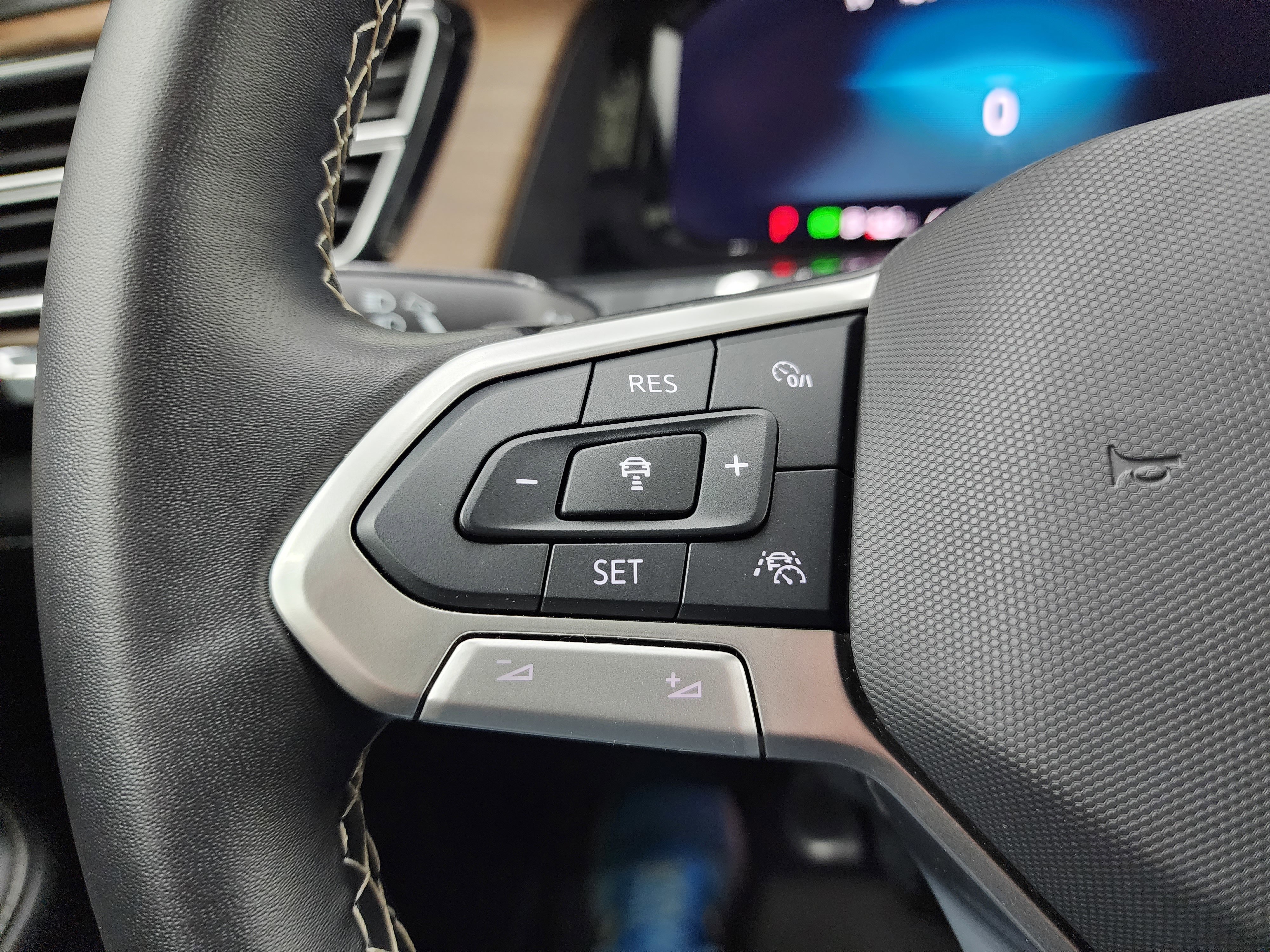 Used 2025 Volkswagen Atlas SE image 19