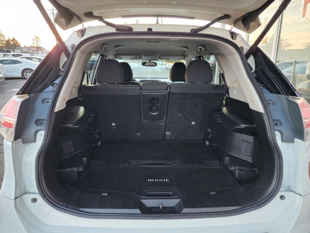 Used 2016 Nissan Rogue SV w/ SV Premium Package image 17