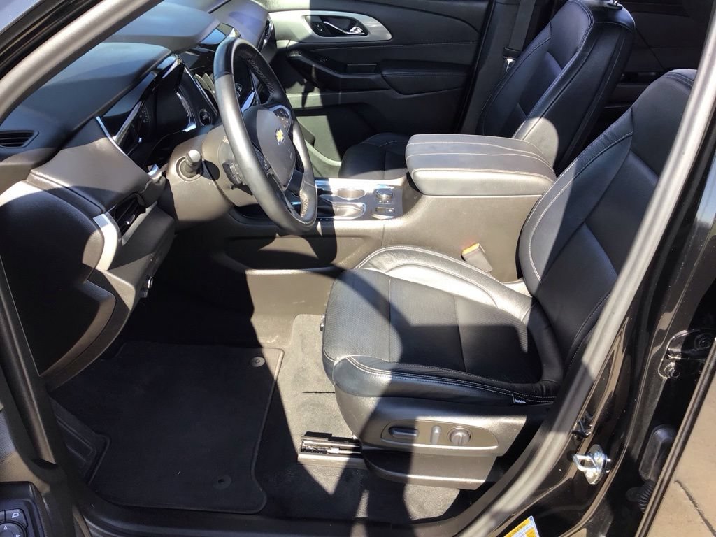 Used 2023 Chevrolet Traverse LT FWD image 6