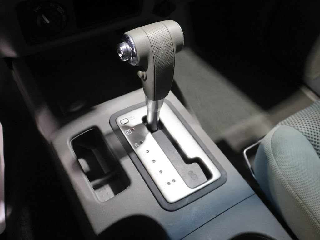 Used 2008 Nissan Frontier SE w/ SE Value Truck Pkg AWD/4WD image 24