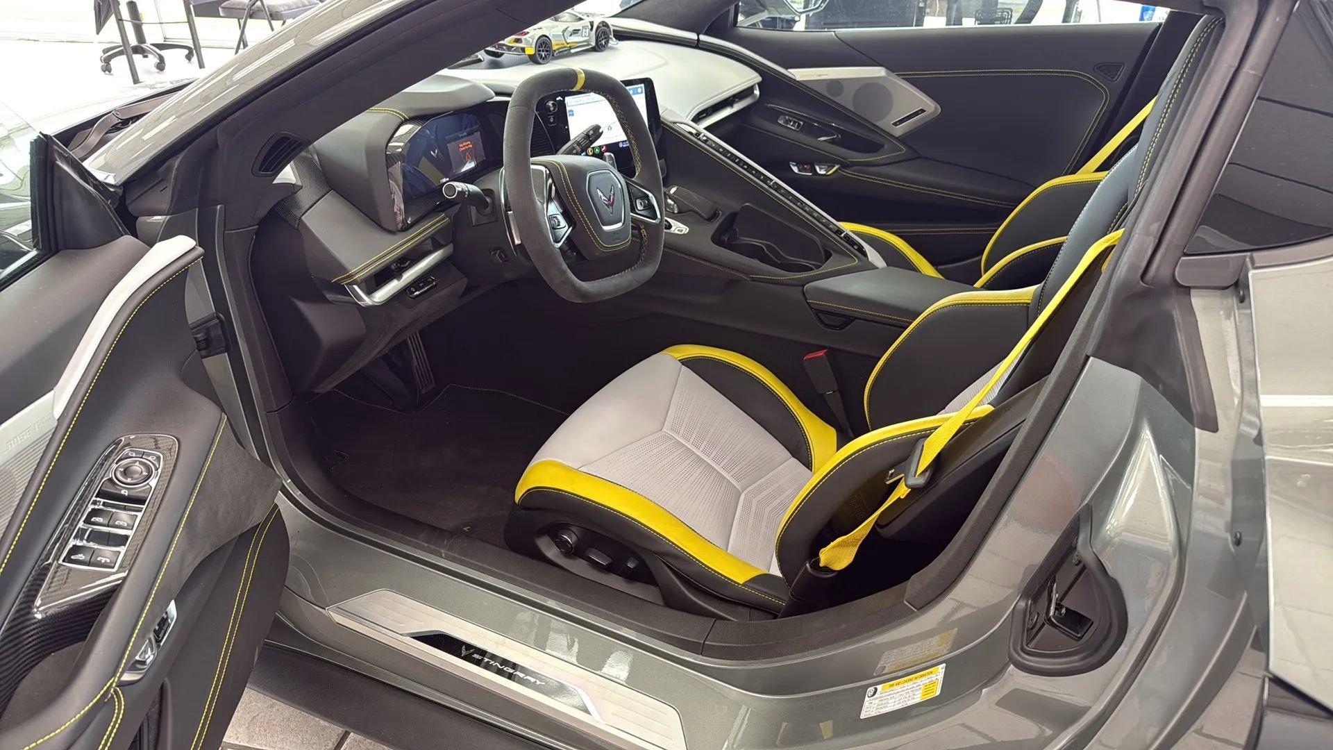 Used 2022 Chevrolet Corvette Stingray Premium Conv image 9