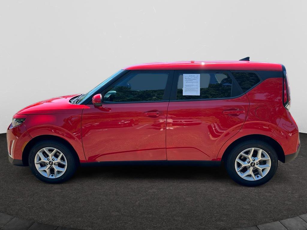 Used 2023 Kia Soul S FWD image 2