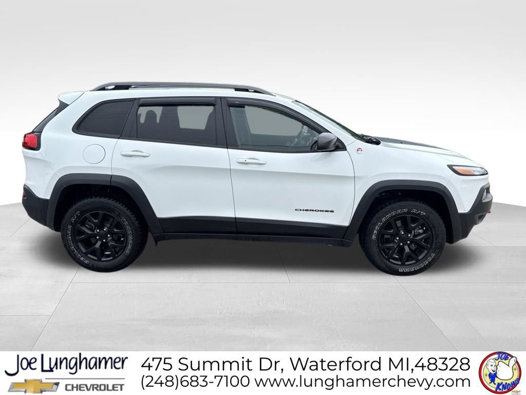 Used 2016 Jeep Cherokee Trailhawk w/ Comfort/Convenience Group AWD/4WD image 2