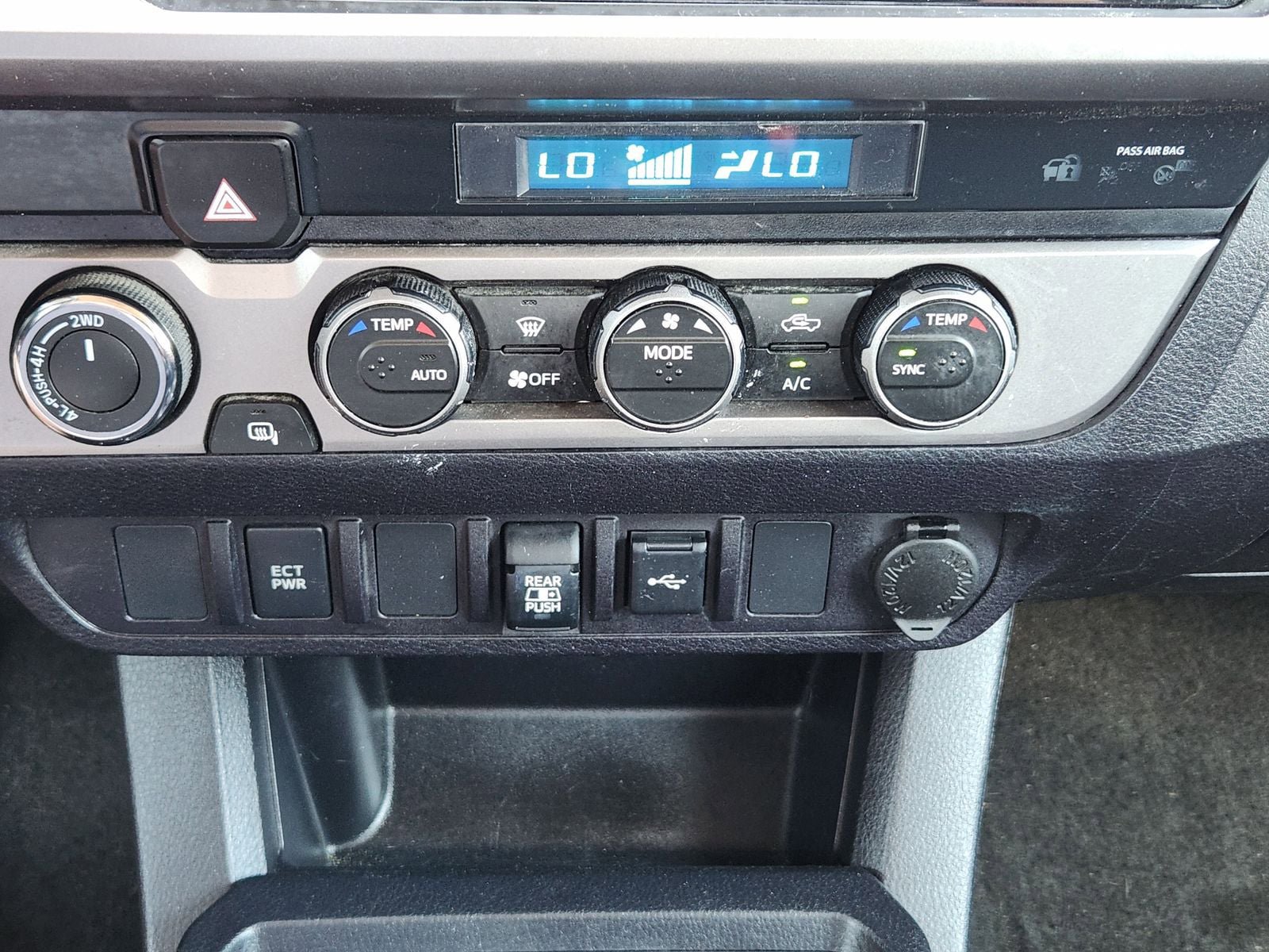 Used 2021 Toyota Tacoma SR5 AWD/4WD image 27