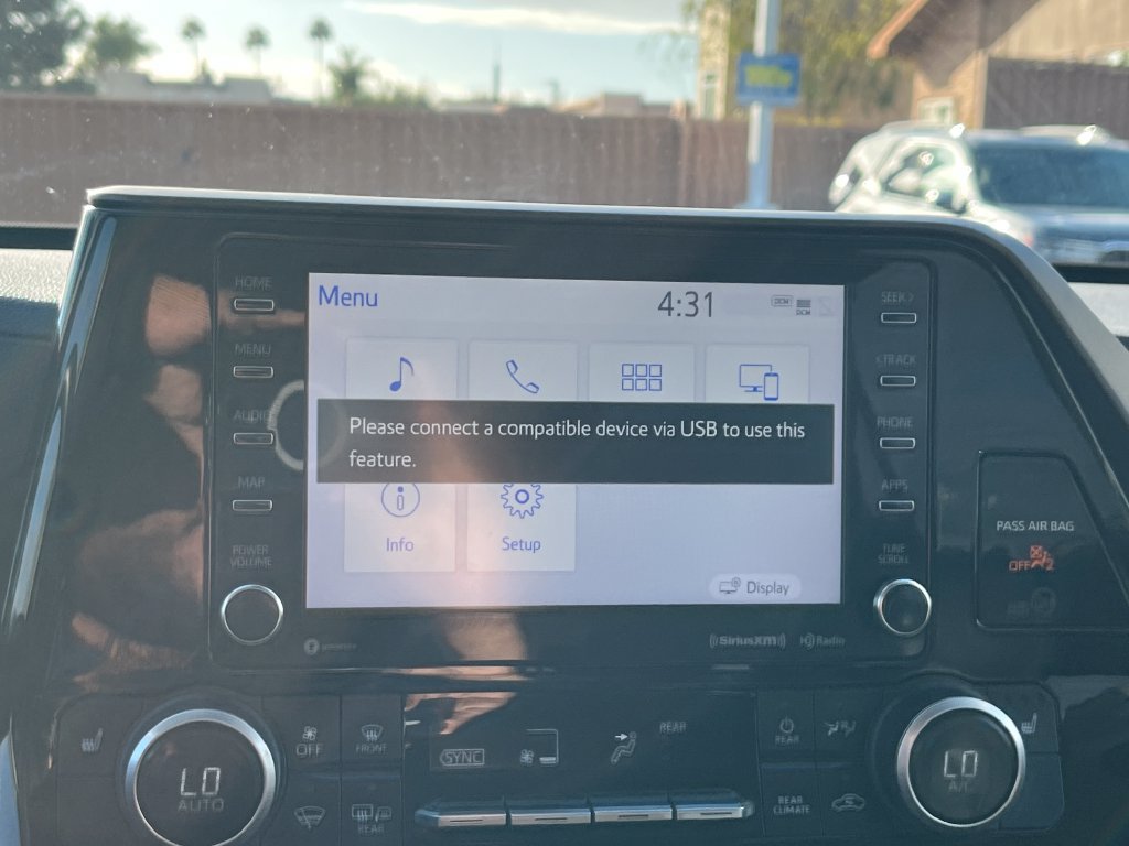 Used 2022 Toyota Highlander XLE FWD image 19
