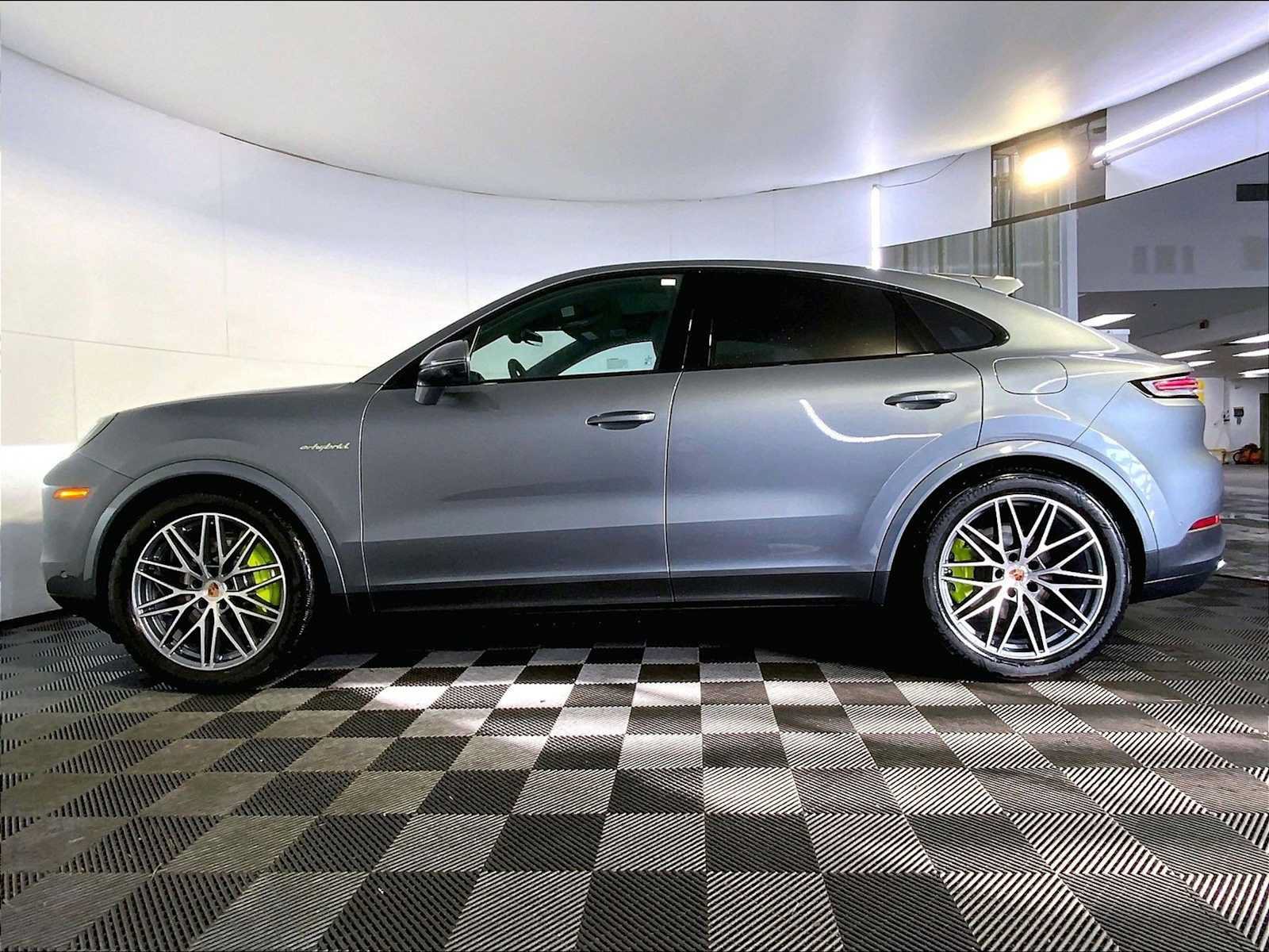 New 2026 Porsche Cayenne E-Hybrid Coupe AWD/4WD image 2