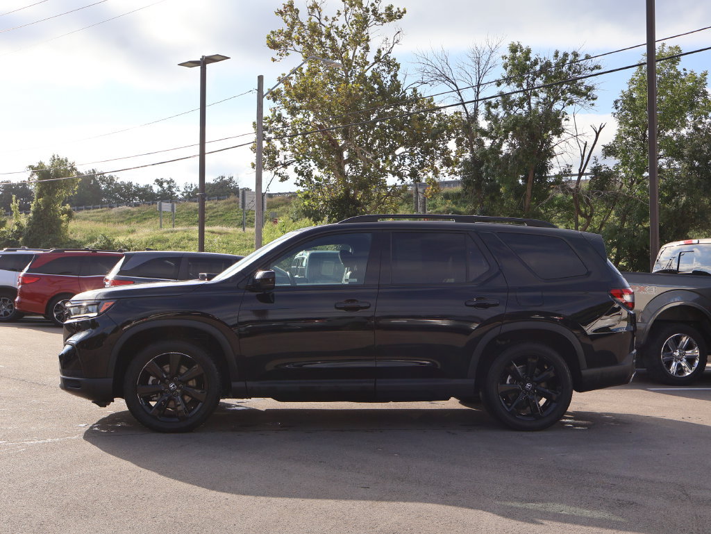 Certified 2025 Honda Pilot Black Edition image 4