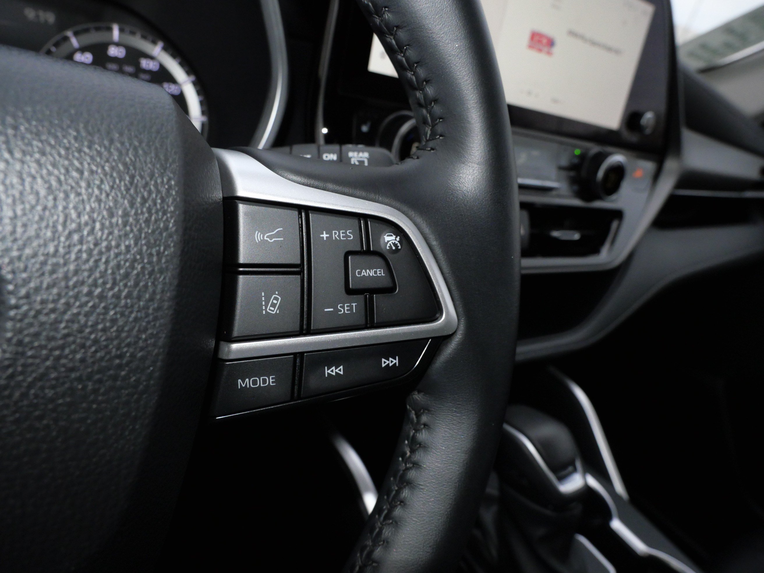 Used 2025 Toyota Highlander XLE AWD/4WD image 27