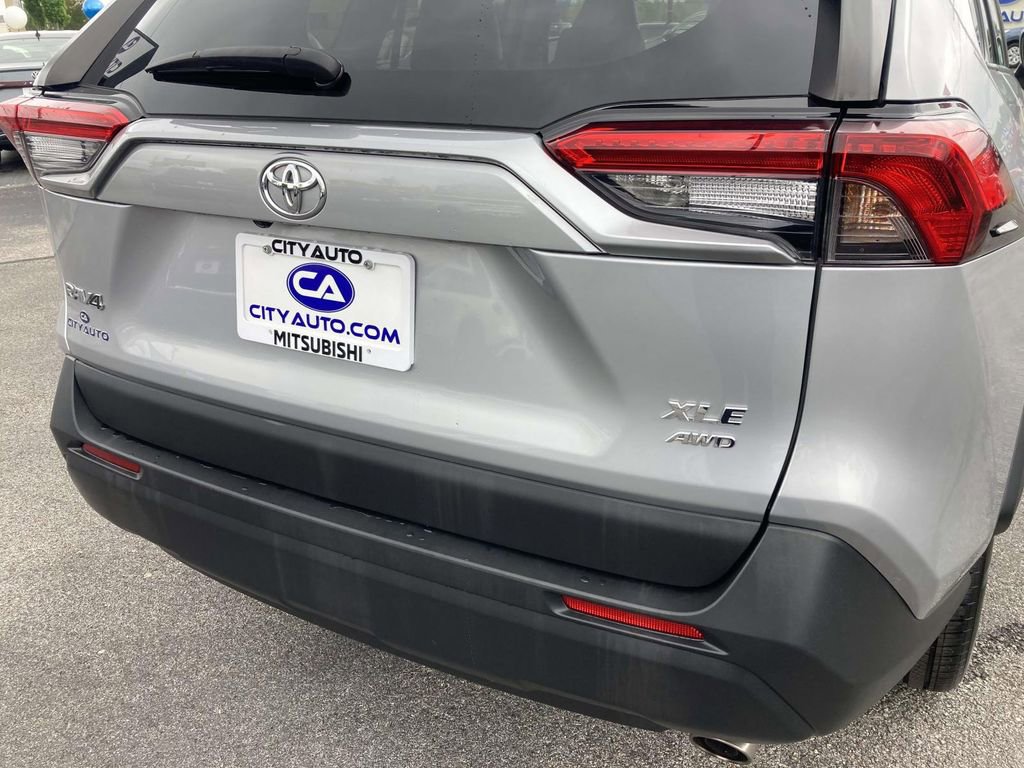 Used 2022 Toyota RAV4 XLE Premium AWD/4WD image 11