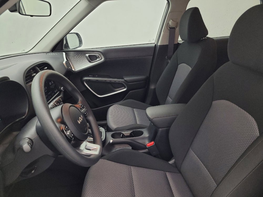 Used 2025 Kia Soul LX image 17