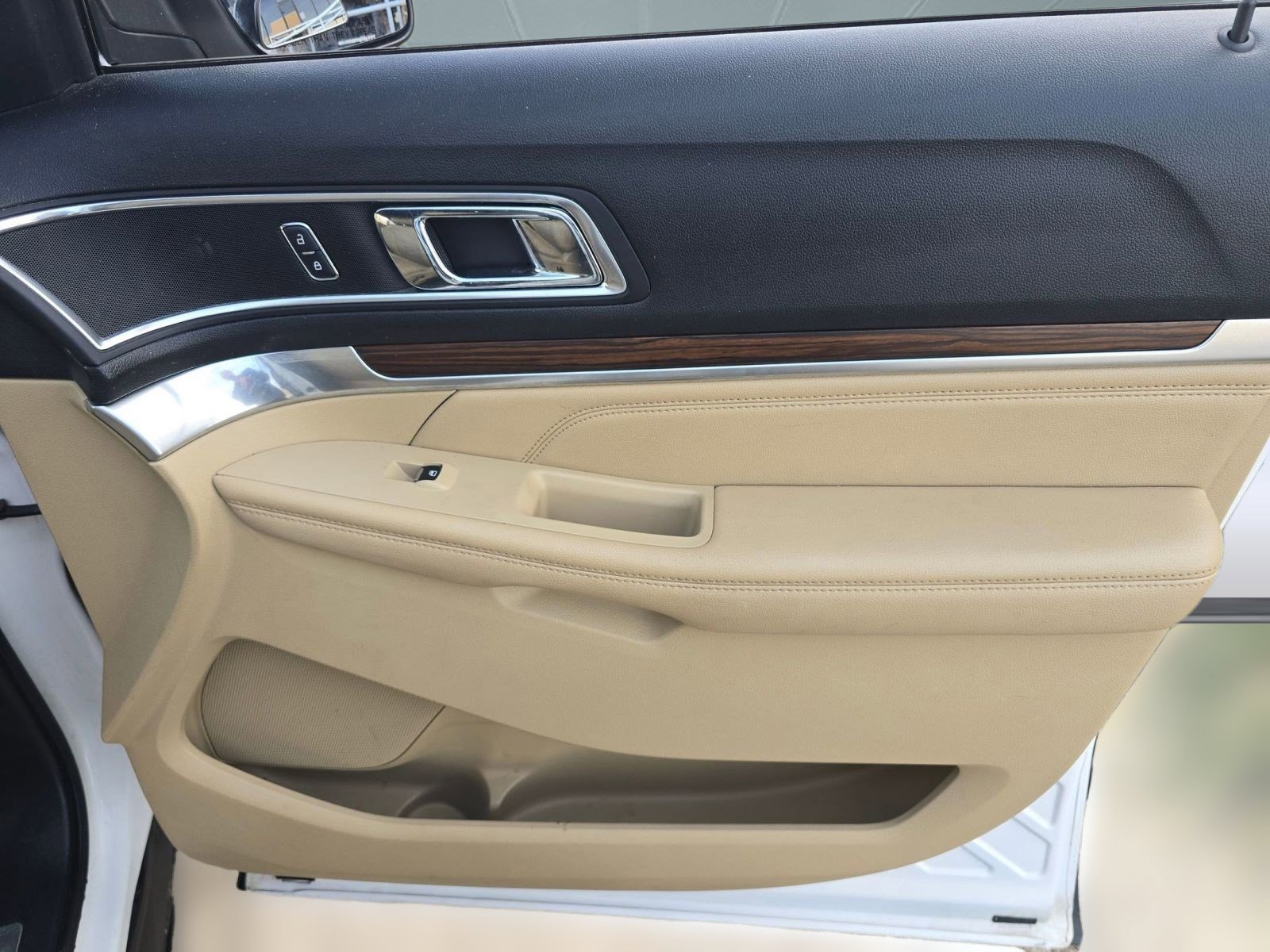 Used 2017 Ford Explorer Limited image 30