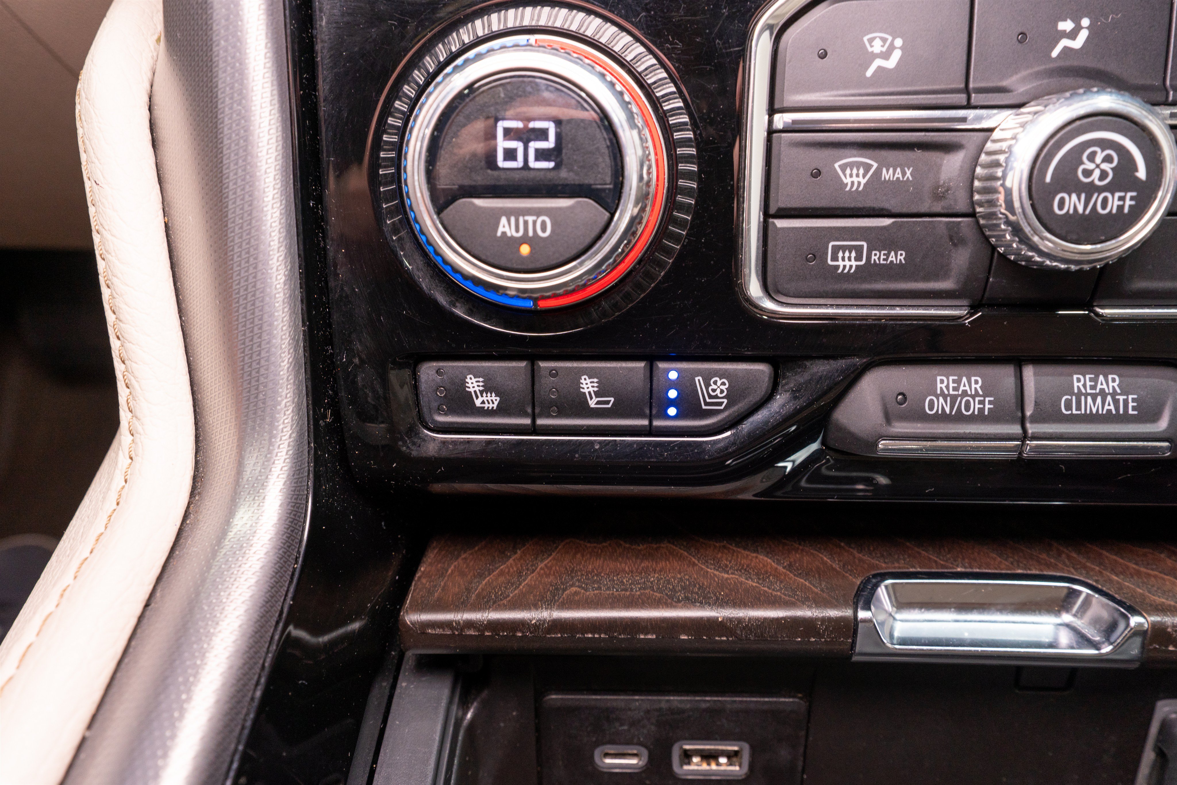 Used 2023 GMC Yukon Denali AWD/4WD image 24