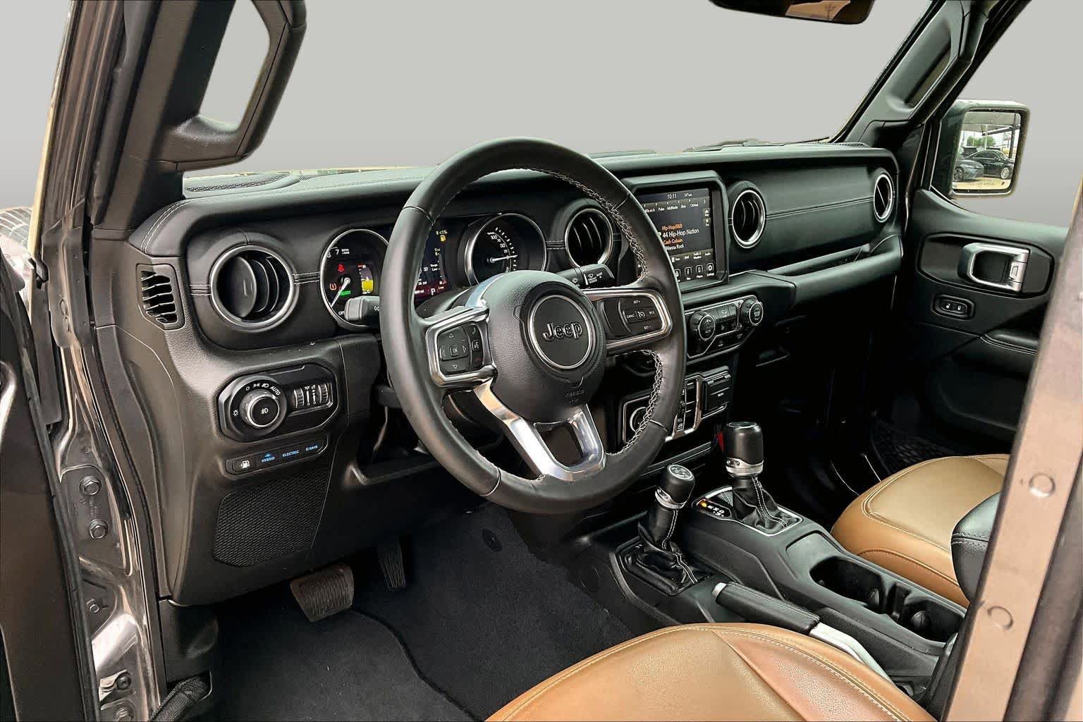 Used 2022 Jeep Wrangler Unlimited Sahara w/ Cold Weather Group AWD/4WD image 18