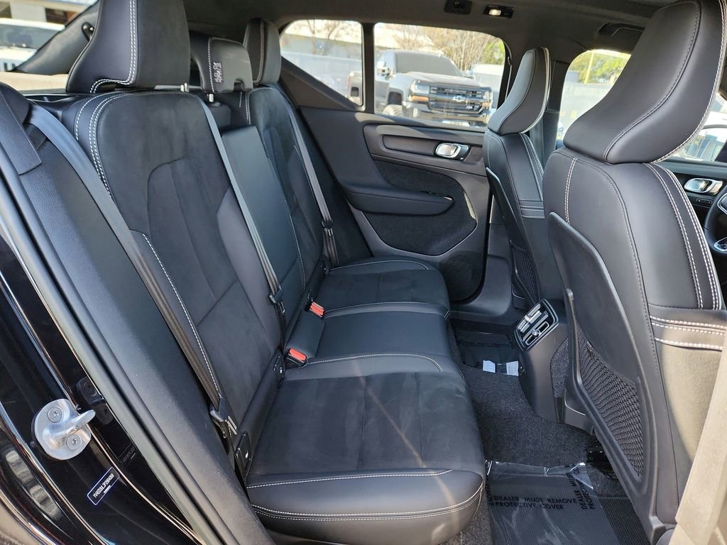 Used 2023 Volvo XC40 Recharge Plus AWD/4WD image 27