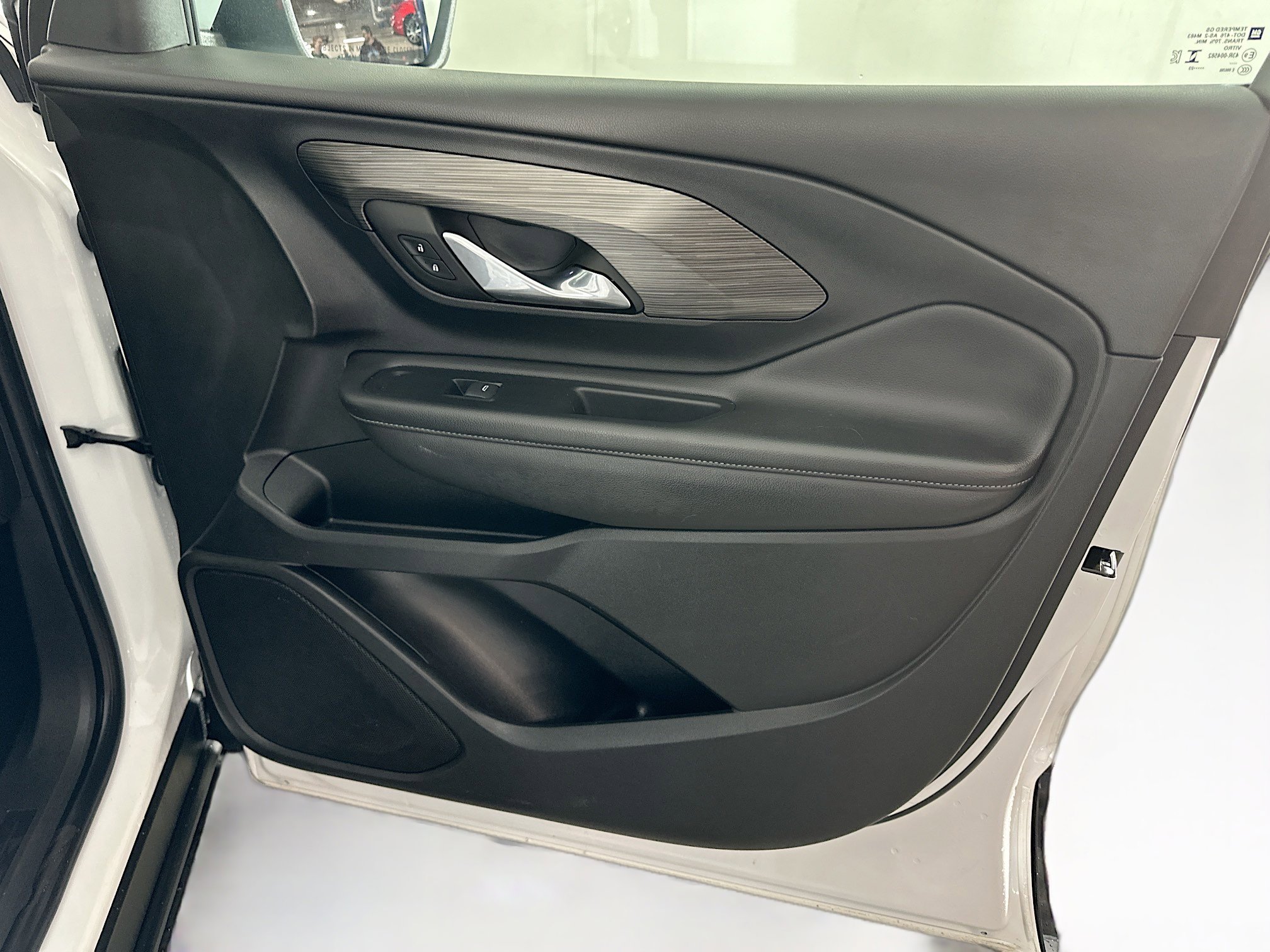 Used 2023 GMC Terrain SLT image 32