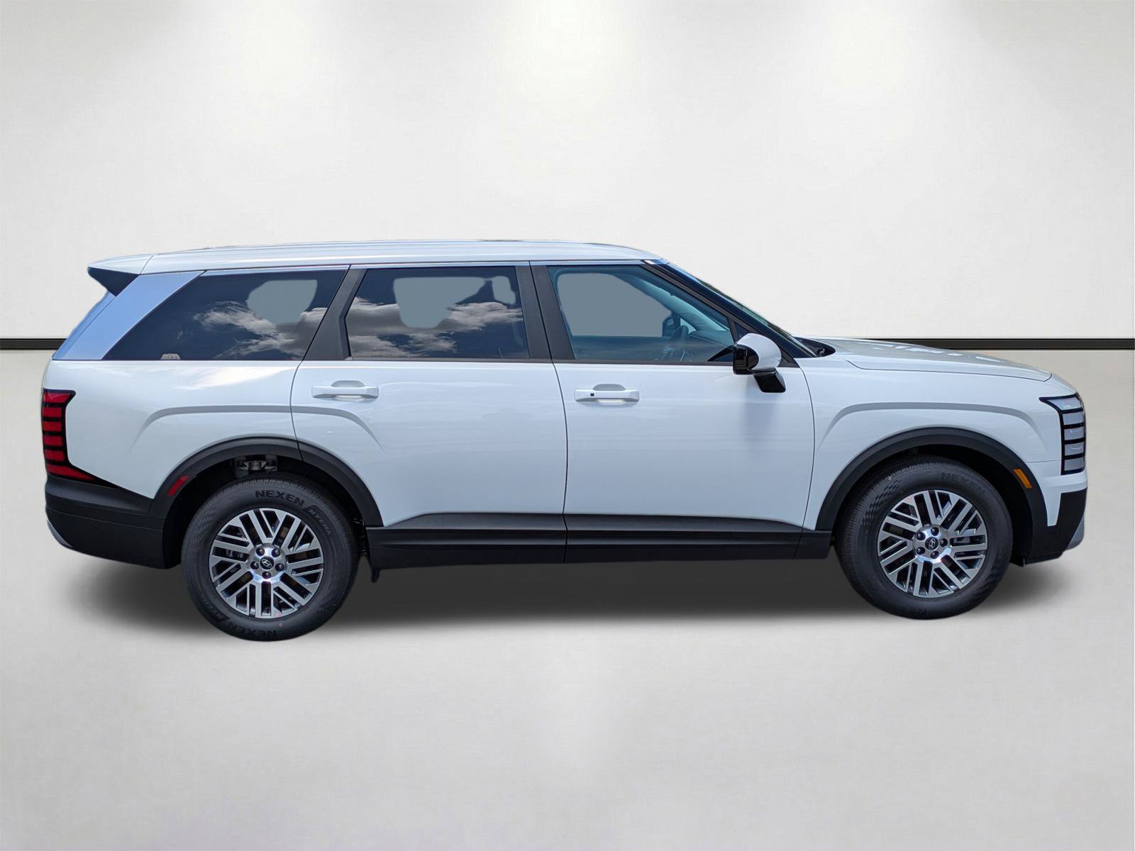 New 2027 Hyundai Palisade SE FWD image 4