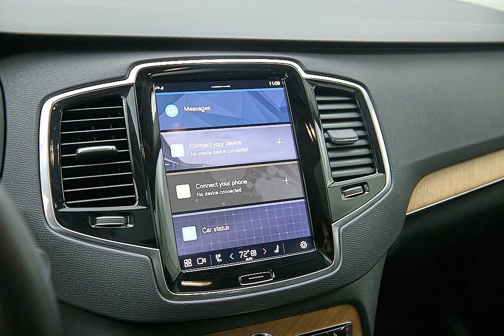 Certified 2023 Volvo XC90 B5 Plus image 16