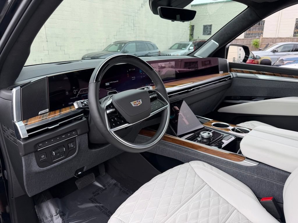 Used 2025 Cadillac Escalade Sport Platinum w/ LPO, ONYX Package AWD/4WD image 25