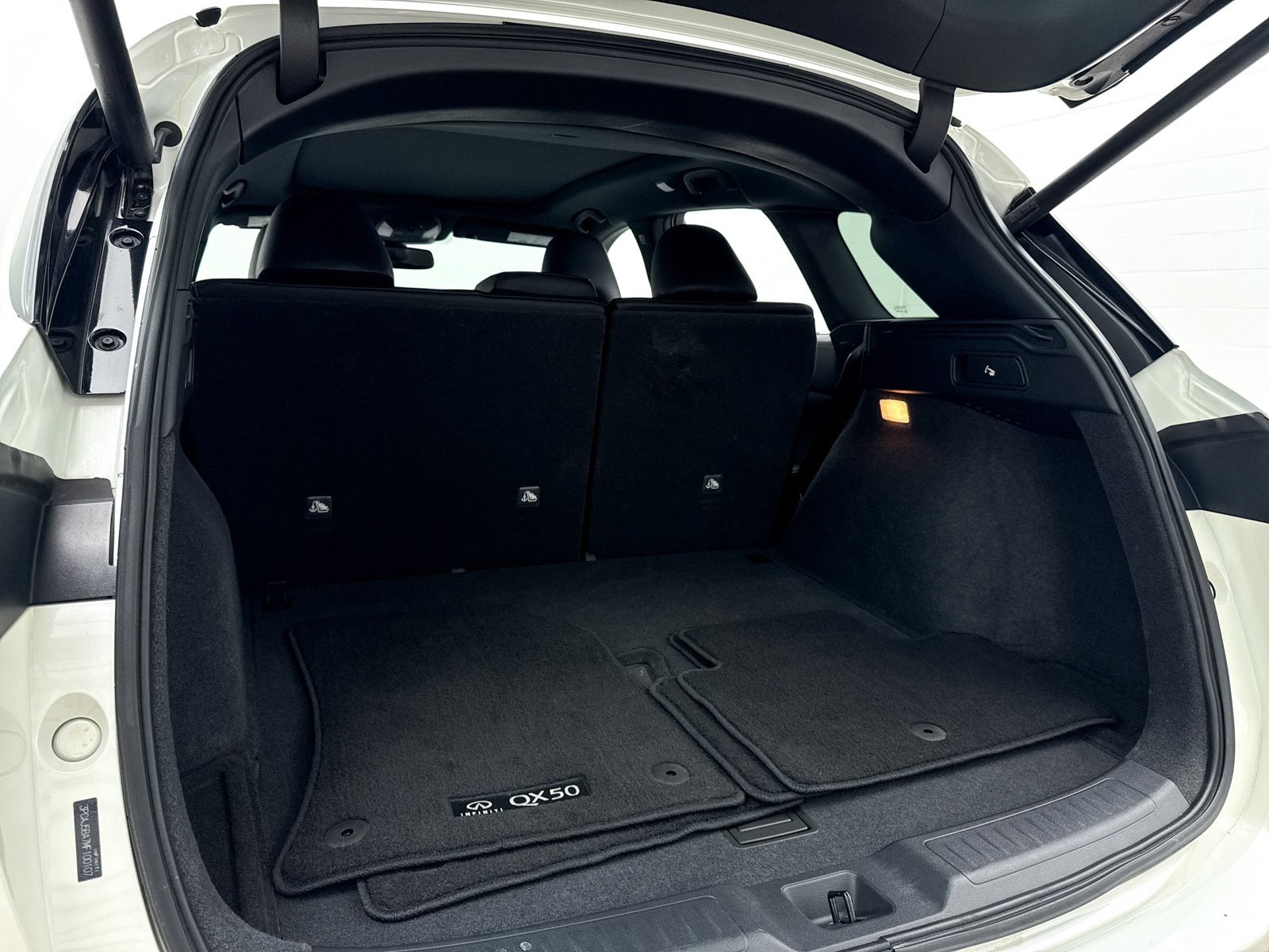 Used 2021 INFINITI QX50 Luxe w/ Appearance Package image 36